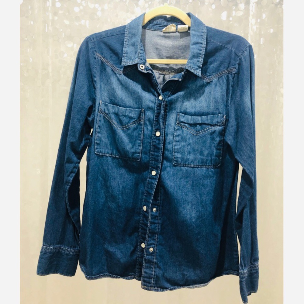 Mudd Chambray Pearl Snap Button Down Size M/L